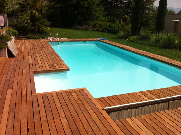 terrasse-bois-autour-piscine